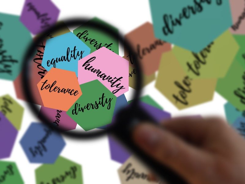 Unde a dispărut respectul? Sau cum a ajuns „Bună ziua!” o specie pe cale de dispariție