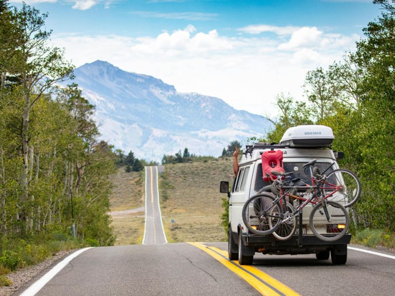 Cum evităm plictiseala în mașină - idei de jocuri și activități